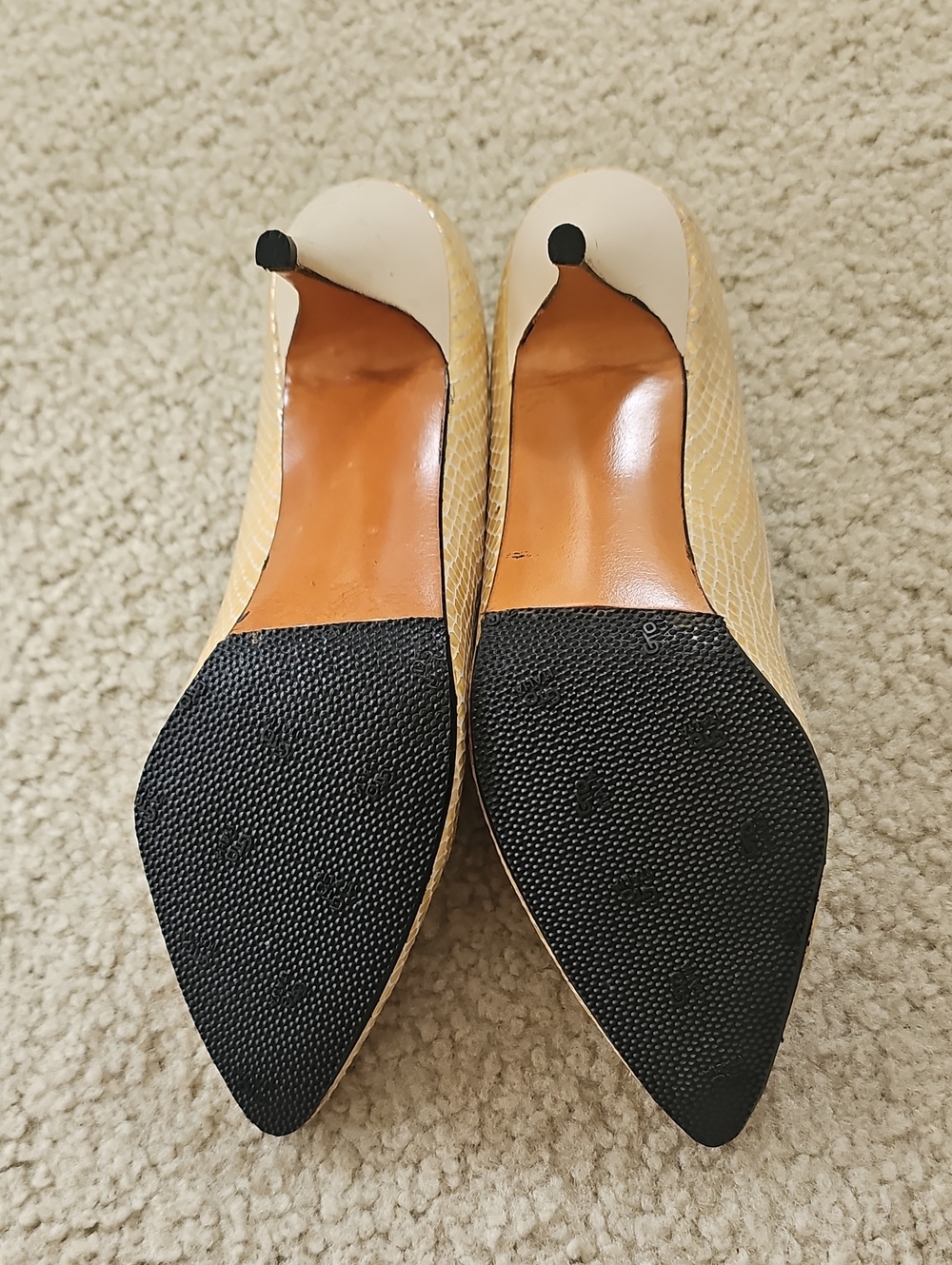 Martinez Valero Beige Snakeskin Pointed Toe Pumps 8M 3.75" Heels - Picture 5 of 12